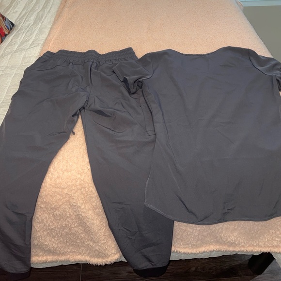 SCRUBS SET OF 4!! - Picture 13 of 14